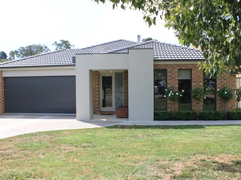 Main view of Homely house listing, 15 Peterkin Street, Alexandra VIC 3714