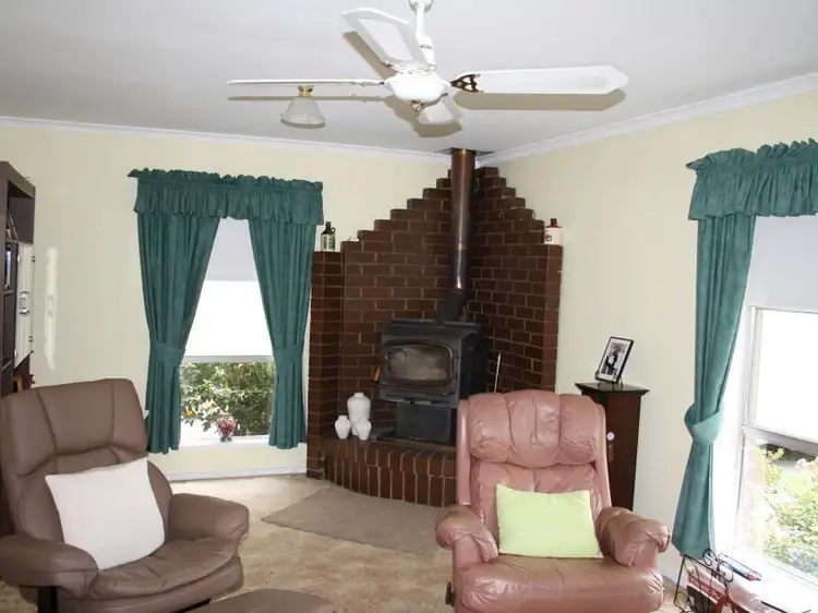 Sixth view of Homely house listing, 8 Moon Court, Bairnsdale VIC 3875
