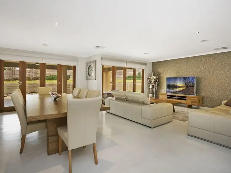Sixth view of Homely house listing, 2 Carmelo Court, Hidden Valley VIC 3756