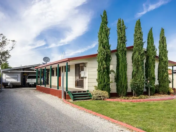 36 Dixon Street, Stratford VIC 3862