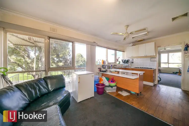 Fifth view of Homely house listing, 10 CARLYON CRT, Springvale VIC 3171