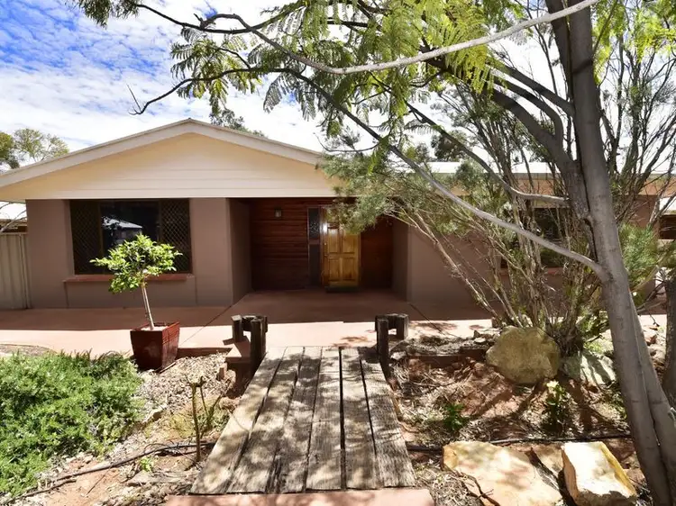 27 Hillside Gardens, Desert Springs NT 870