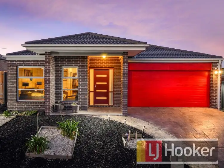 10 Jefferson Avenue, Cranbourne North VIC 3977