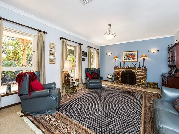 20 Warrington Road, Lesmurdie WA 6076