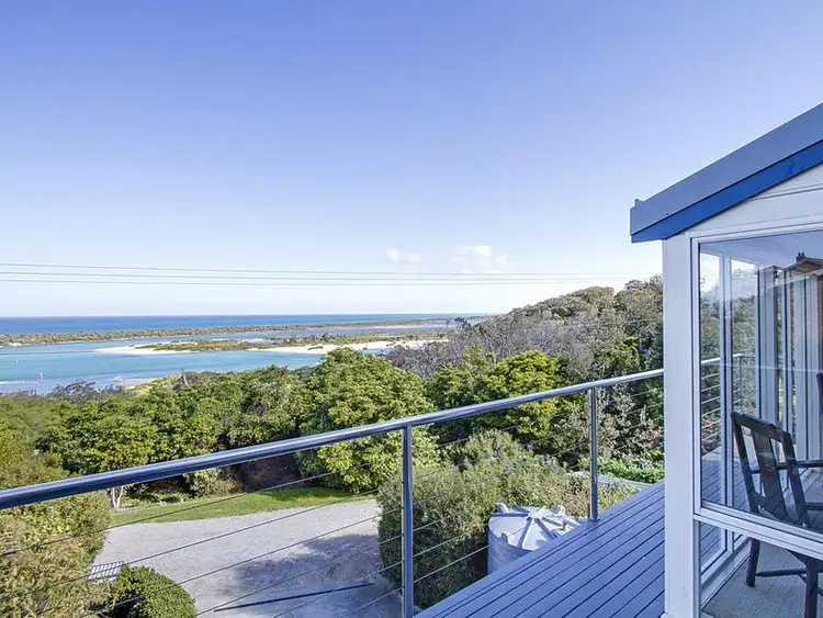 3 Seaview Parade, Lakes Entrance VIC 3909