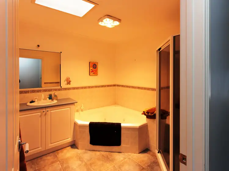 Sixth view of Homely house listing, 2 Saffron Drive, Kingston TAS 7050