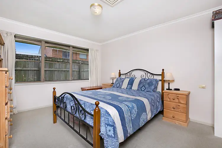 Fifth view of Homely house listing, 4 Iseult Court, Carindale QLD 4152