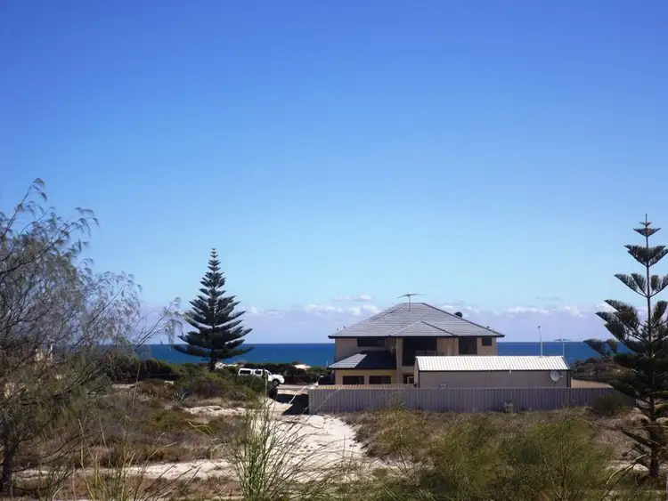 25 Tenggara Avenue, Two Rocks WA 6037