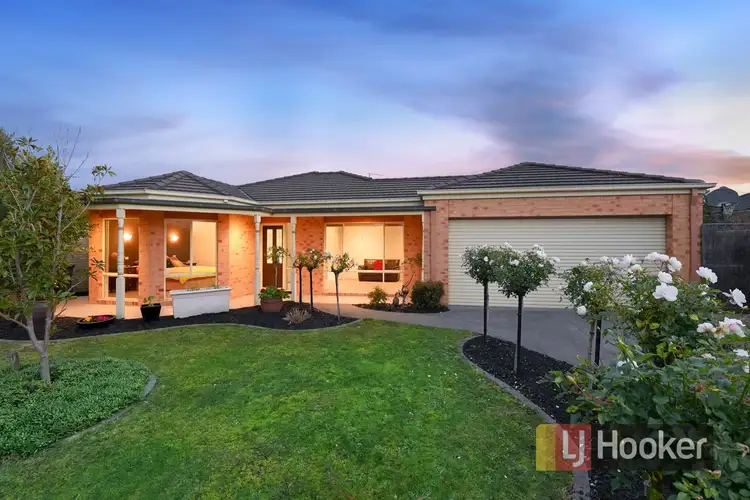 8 Tasman Way, Pakenham VIC 3810