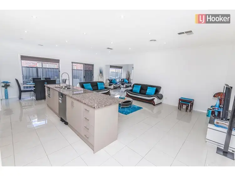 Fifth view of Homely house listing, 286 Waterview Blvd, Craigieburn VIC 3064