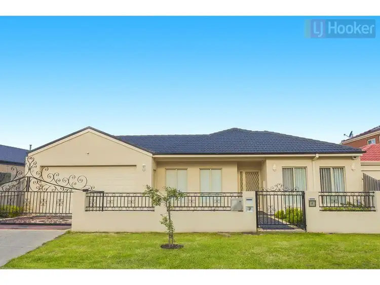 4 Neptune St, Roxburgh Park VIC 3064
