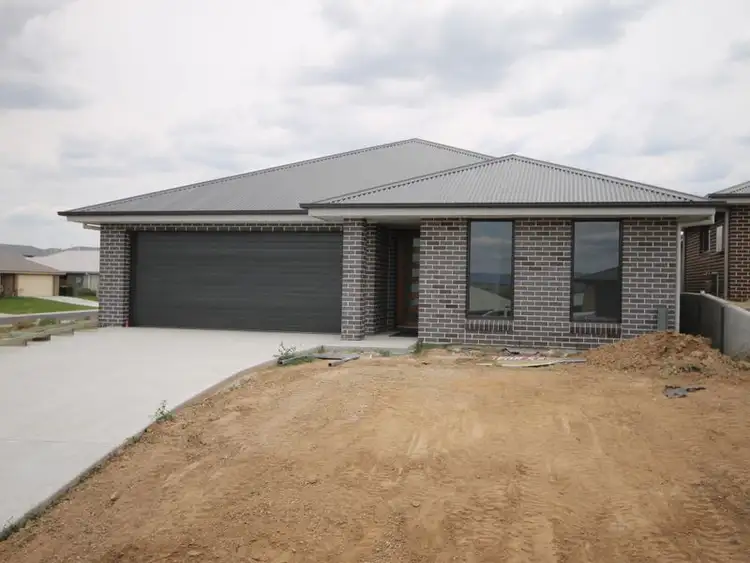 4 Morgan Place, Llanarth NSW 2795