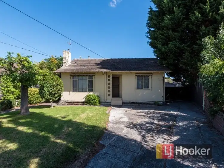 Second view of Homely house listing, 8 Oak Avenue, Doveton VIC 3177