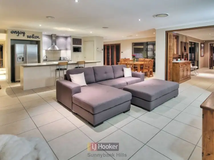 24 Blue Wren Place, Heritage Park QLD 4118
