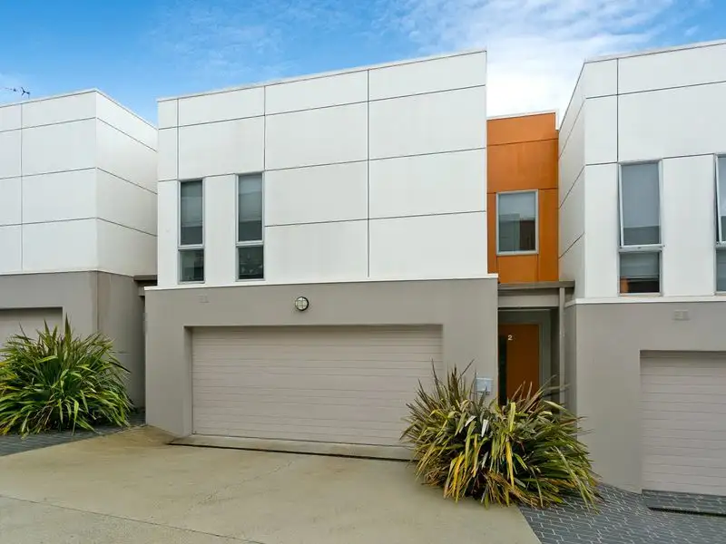 Main view of Homely townhouse listing, 2/2-4 Cassidy Street, Queanbeyan NSW 2620