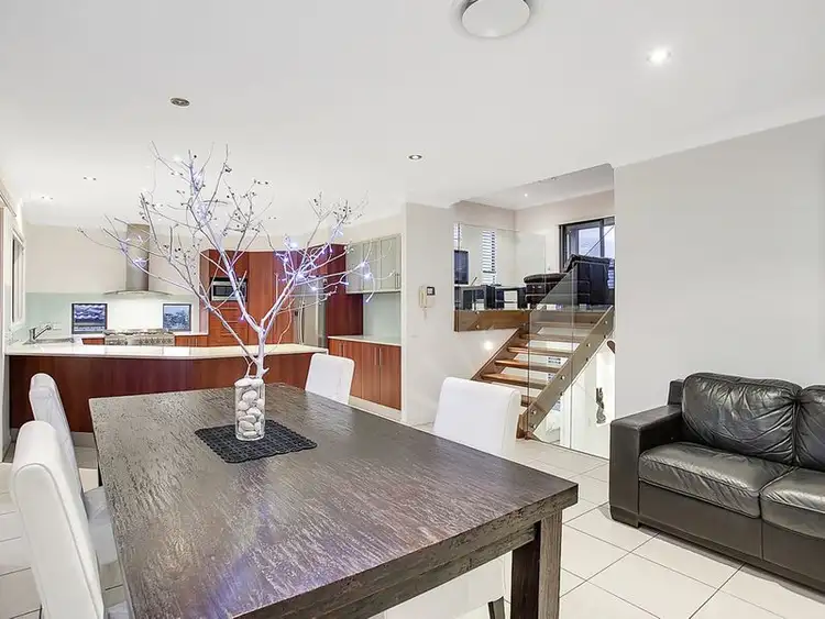 48 Tara Vista Boulevard, Highland Park QLD 4211