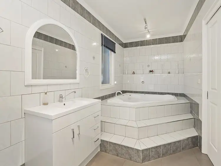 Sixth view of Homely house listing, 2 Allanvale Avenue, Leopold VIC 3224