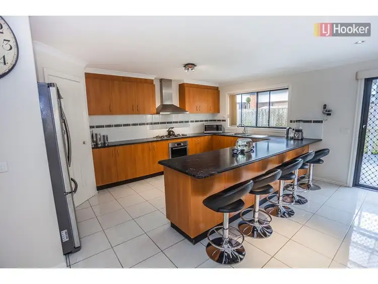 Fifth view of Homely house listing, 2 Kingdom Crt, Roxburgh Park VIC 3064