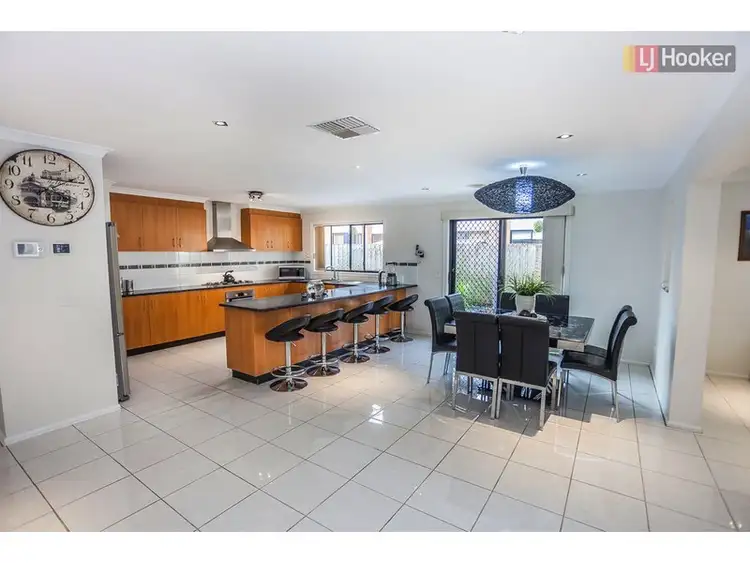 Fourth view of Homely house listing, 2 Kingdom Crt, Roxburgh Park VIC 3064