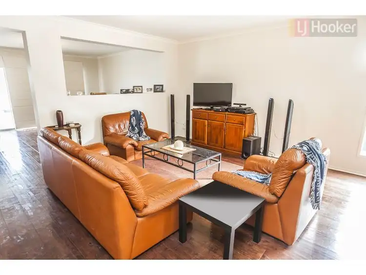 Second view of Homely house listing, 7 Cradle Mountain Drive, Craigieburn VIC 3064