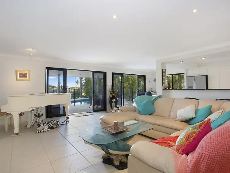 Fifth view of Homely house listing, 2 Dale Court, Sorrento QLD 4217