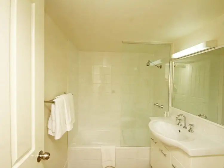 Fifth view of Homely apartment listing, 2/85 Deakin Street, Kangaroo Point QLD 4169