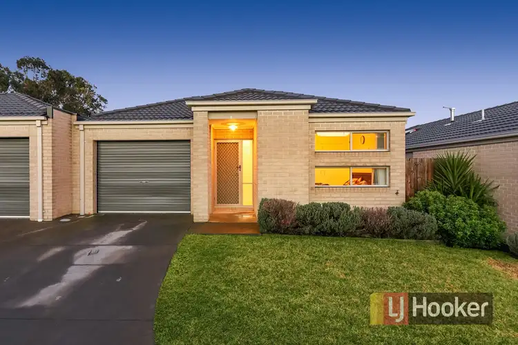 8/30 Sir Thomas Drive, Pakenham VIC 3810