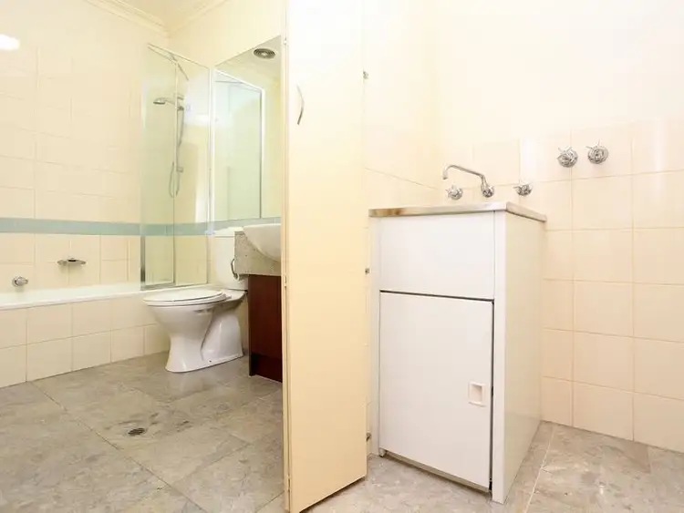 Sixth view of Homely apartment listing, 4/402 La Trobe Street, Melbourne VIC 3000