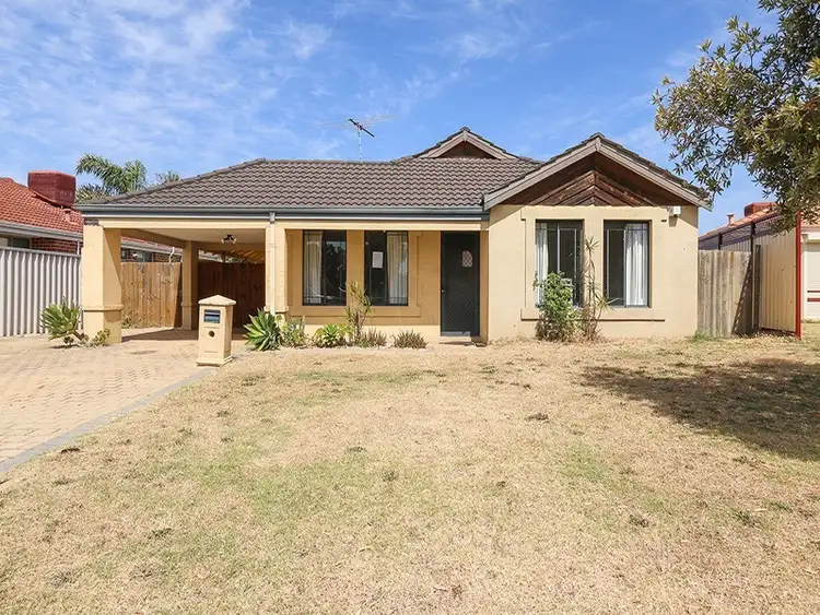 16 Coomer Elbow, South Guildford WA 6055