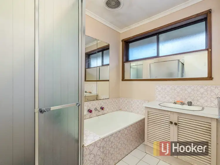 Fifth view of Homely house listing, 16 Glenwood Court, Cranbourne VIC 3977