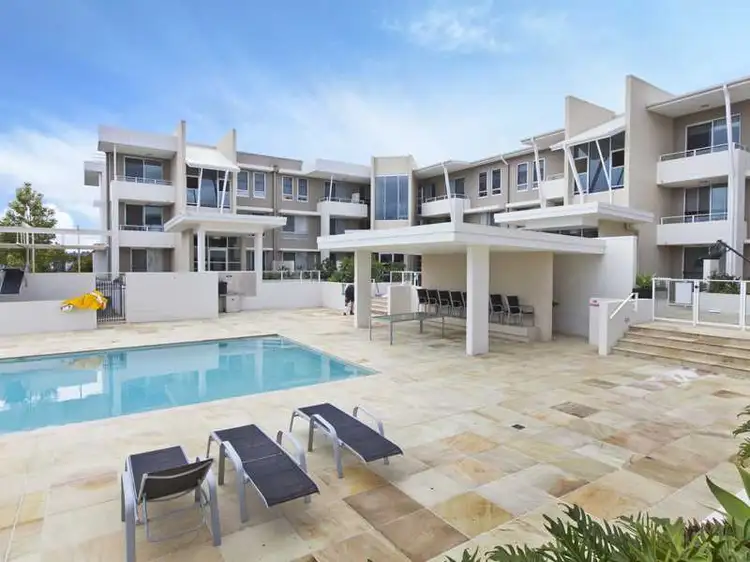 13/1 Lakefront Crescent