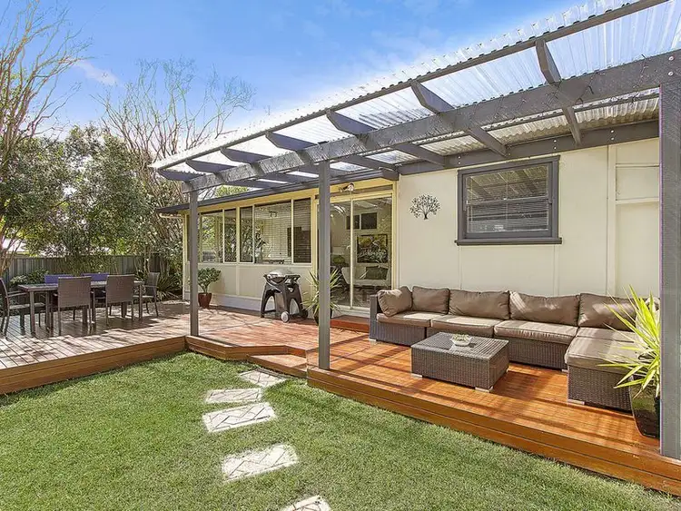 29 Golden Avenue, Point Clare NSW 2250