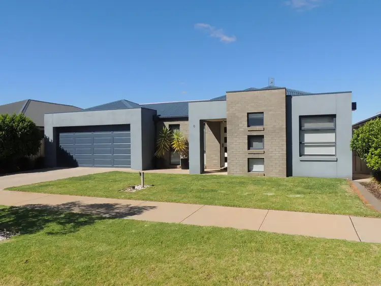 8 Manna Street, Swan Hill VIC 3585