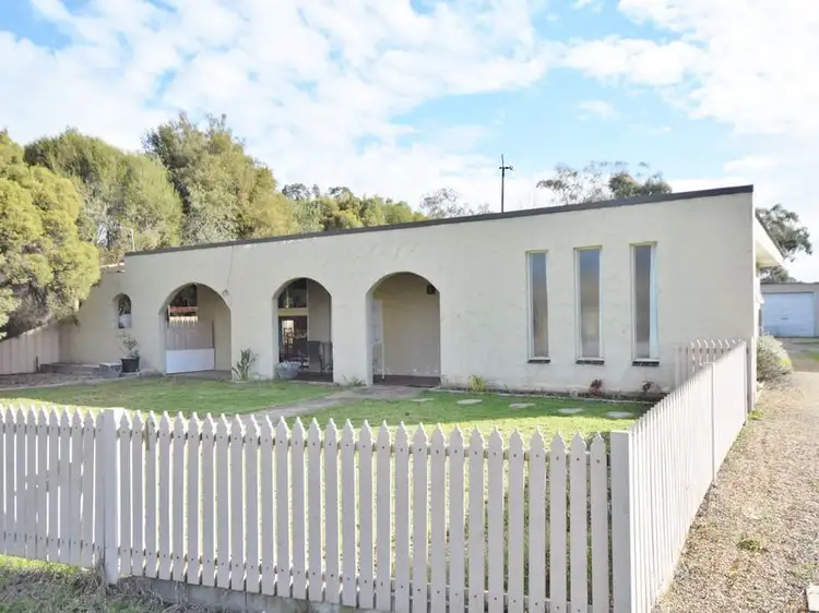 15 Willawong St, Young NSW 2594
