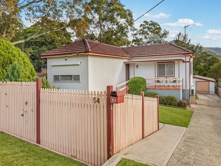 54 Farmborough Road, Unanderra NSW 2526