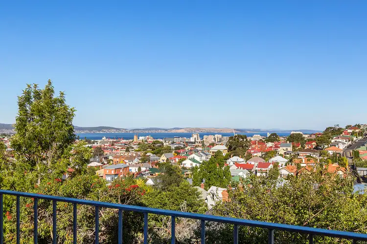 1/6 Una Street, Mount Stuart TAS 7000