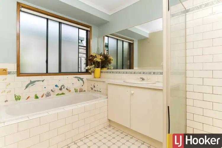 Seventh view of Homely house listing, 18 Karinya Close, Werribee VIC 3030