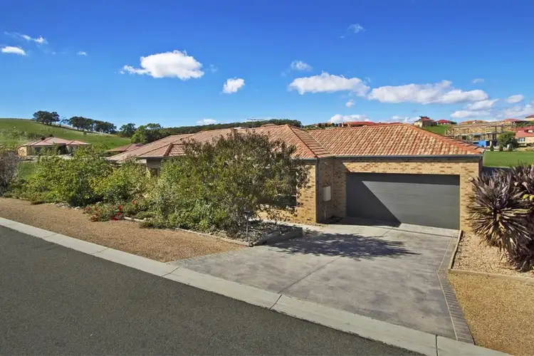 2 The Outlook, Hidden Valley VIC 3756