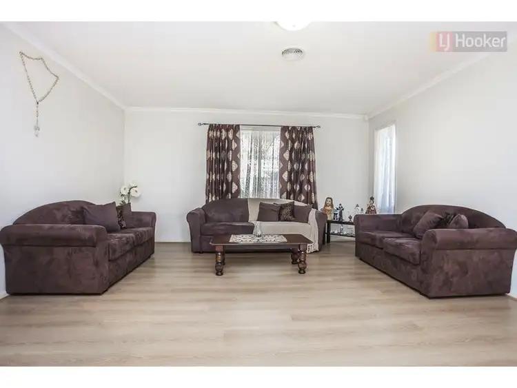 Fifth view of Homely house listing, 8 Bertrand Court, Craigieburn VIC 3064