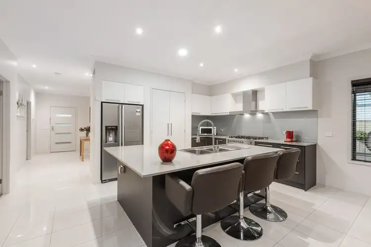 Sixth view of Homely house listing, 2 Halifax Court, Point Cook VIC 3030