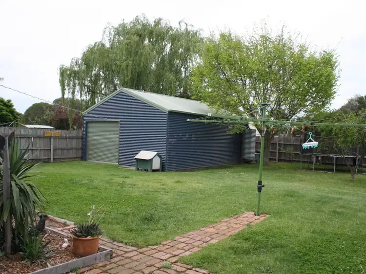 Second view of Homely house listing, 7 Harnham Drive, Bairnsdale VIC 3875