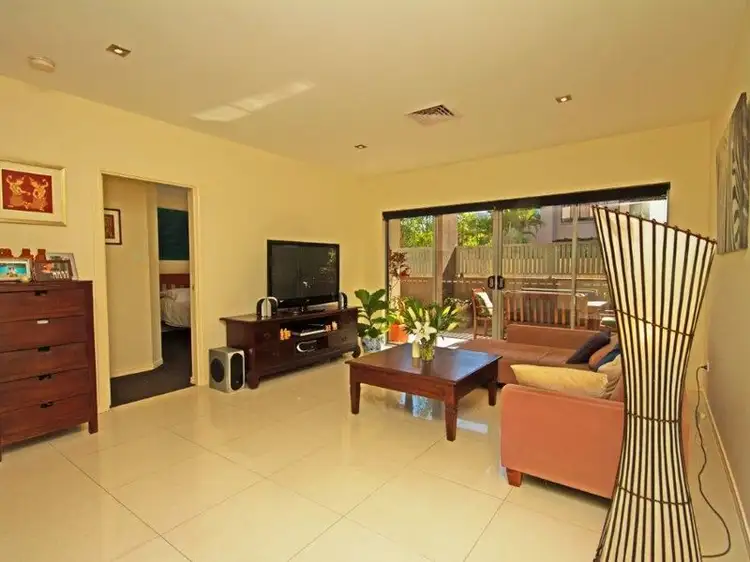 Main view of Homely unit listing, 1/215 Wellington Road, Kangaroo Point QLD 4169