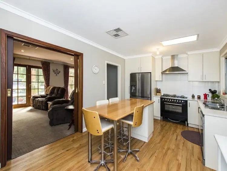 7 Kathleen Close, Maida Vale WA 6057