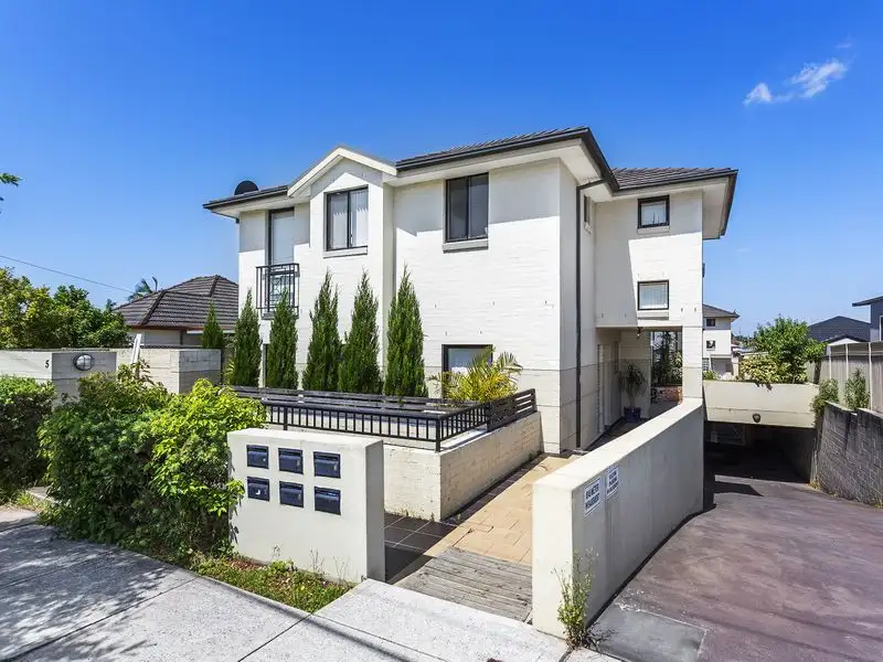 Main view of Homely townhouse listing, 3/5 Hinchen Street, Guildford NSW 2161