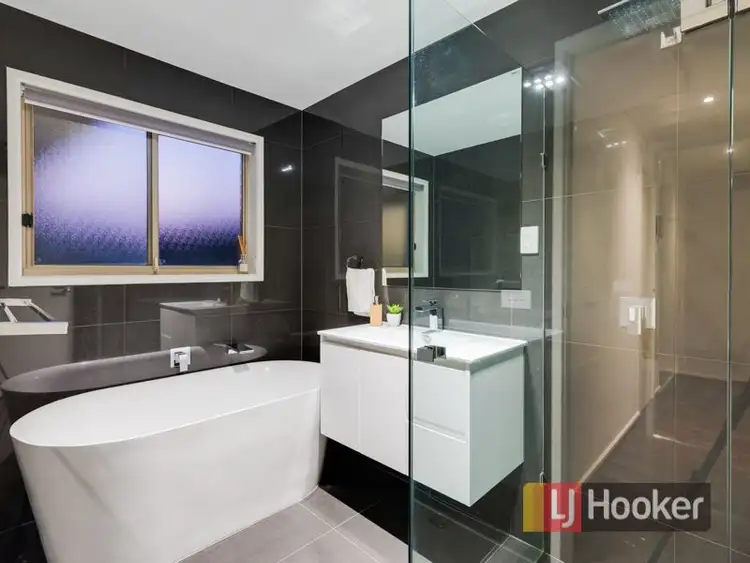 Sixth view of Homely unit listing, 1/32 John Hunter Drive, Endeavour Hills VIC 3802