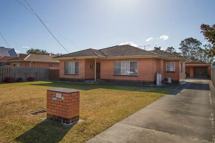17 Jones Street, Stratford VIC 3862