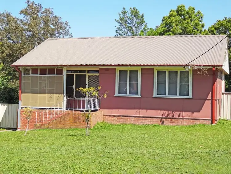 4 Charles Street, Raymond Terrace NSW 2324