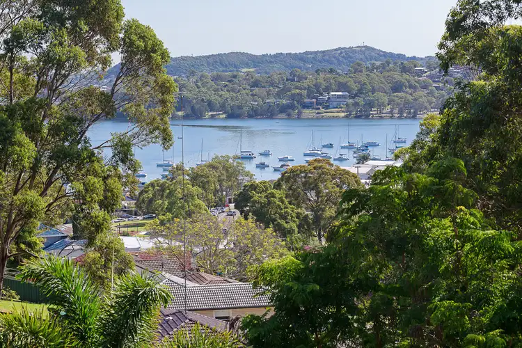 111 Andrew Road, Valentine NSW 2280