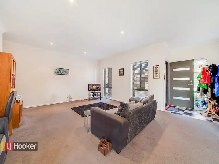 Third view of Homely unit listing, 6/17 ELIZABETH ST, Cranbourne North VIC 3977