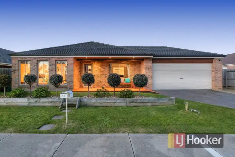 19 Clifford Drive, Pakenham VIC 3810